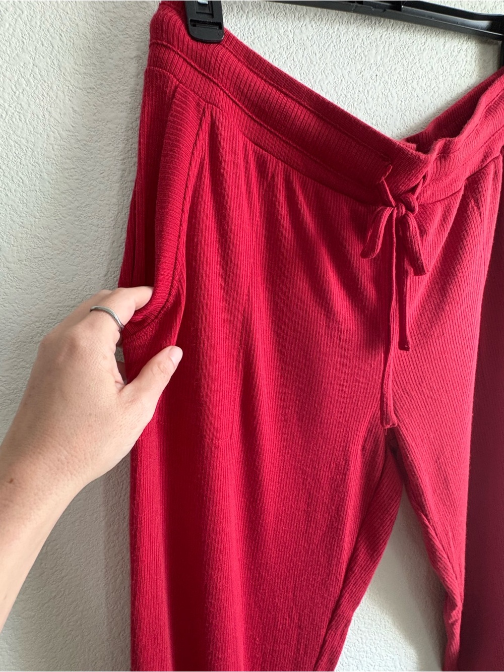 Women’s Red Ribbed Drawstring Jogger Pants NWT